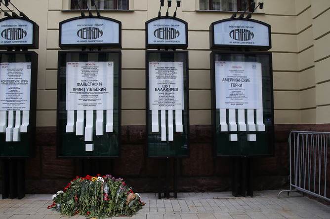 Во время церемонии прощания с актером театра и кино Николаем Караченцовым в театре «Ленком» в Москве, 29 октября 2018 года