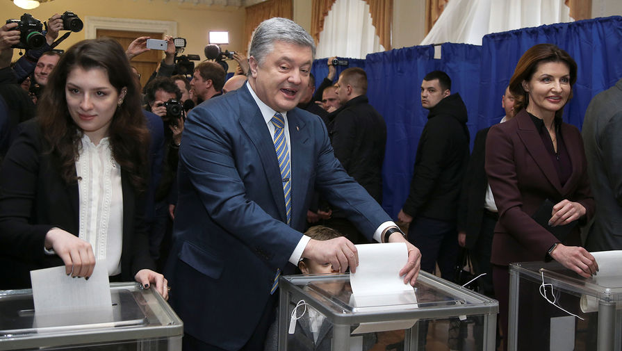 Кандидат в&nbsp;Президенты Украины Петр Порошенко на&nbsp;избирательном участке в&nbsp;Киеве, 31 марта 2019 года