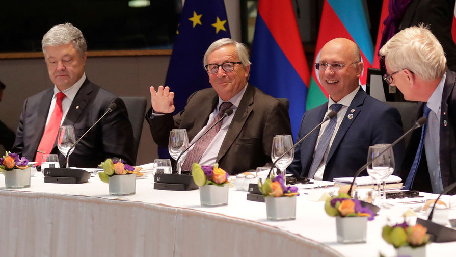 Президент Украины Петр Порошенко, председатель Еврокомиссии Жан-Клод Юнкер и премьер-министр Молдавии Павел Филип во время встречи партнеров по программе «Восточного партнерства» в Брюсселе, 13 мая 2019 года