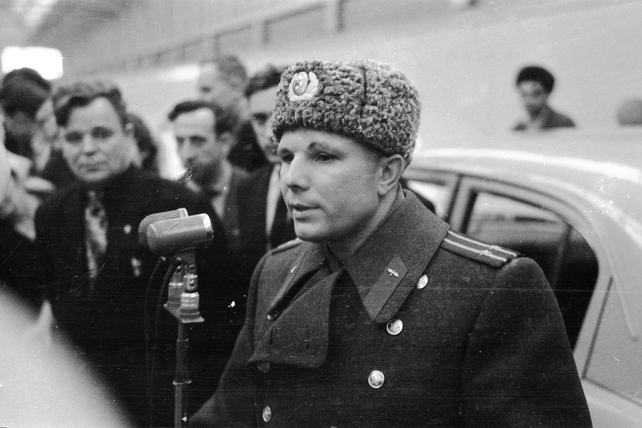 Космонавт Ю.Гагарин на Горьковском автозаводе, 1953 год