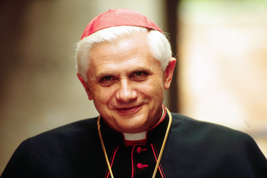Папа Римский Бенедикт XVI в&nbsp;2000 году