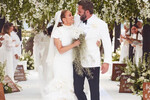 Дженнифер Лопес и Бен Аффлек сыграли свадьбу 20 августа в имении жениха Райсборо в штате Джорджия. От помолвки до свадьбы пара шла 20 лет 