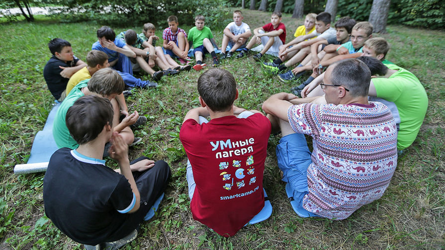 Дети в летнем лагере Robocamp