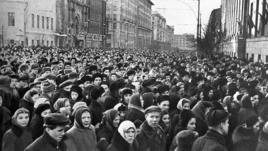 В день похорон Иосифа Сталина на улице Москвы, 9 марта 1953 года