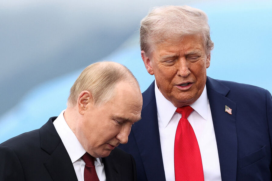 Президент РФ Владимир Путин и президент США Дональд Трамп во время встречи на&nbsp;военной базе Эльмендорф&nbsp;- Ричардсон на&nbsp;Аляске, 15&nbsp;августа 2025&nbsp;года