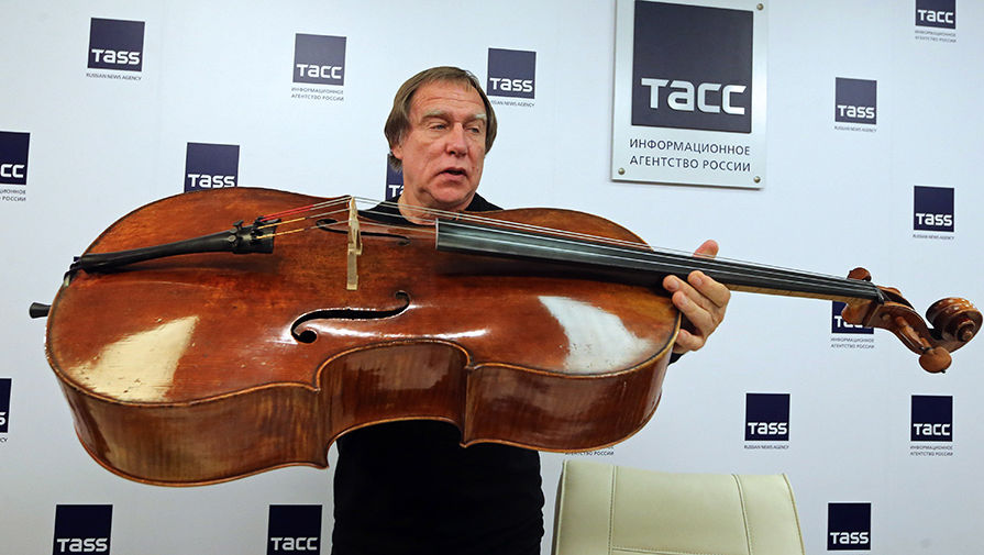 Сергей Ролдугин во время пресс-конференции, на&nbsp;которой он продемонстрировал виолончель &laquo;Стюард&raquo;
