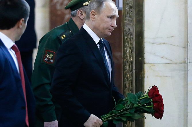Президент России Владимир Путин на церемонии прощания с послом Андреем Карловым в здании МИДа на Смоленской площади, 22 декабря 2016 года