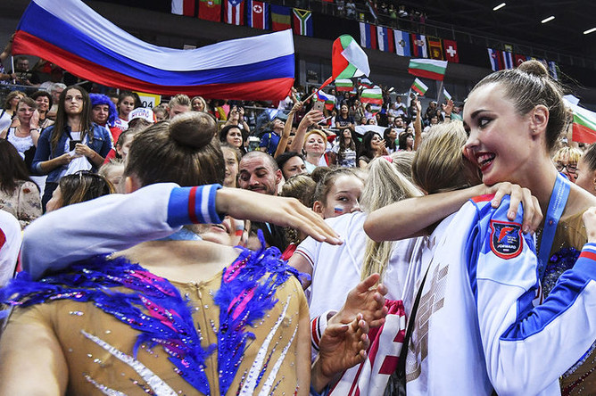 Чествование спортсменок сборной России, занявших первое место в групповом многоборье чемпионата мира по художественной гимнастике 2018 в Софии и завоевавших путевки на Олимпийские игры 2020.