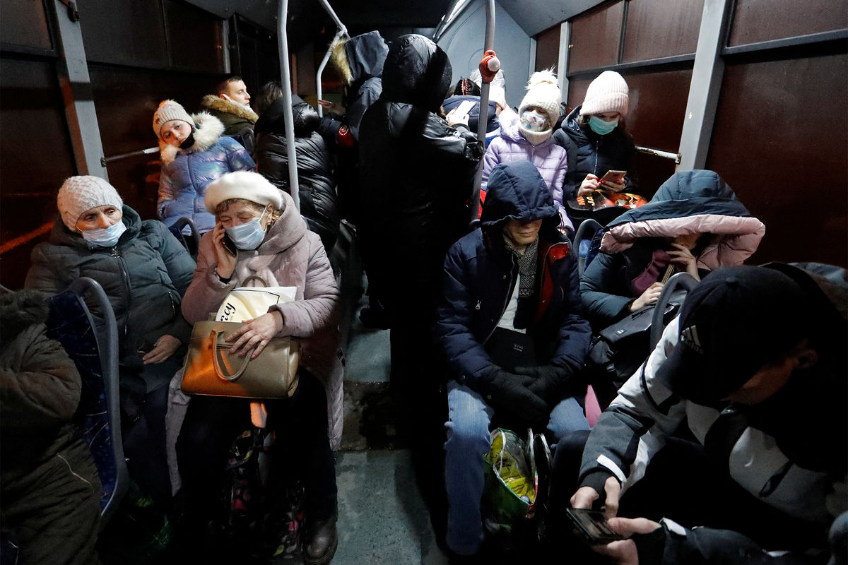 Эвакуация людей в Донецке, 18 февраля 2022 года