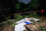 Обломки разбившегося самолета Boeing 737, найденные на месте крушения в округе Тэнсян, Гуанси-Чжуанский автономный район, Китай, 22 марта 2022 года