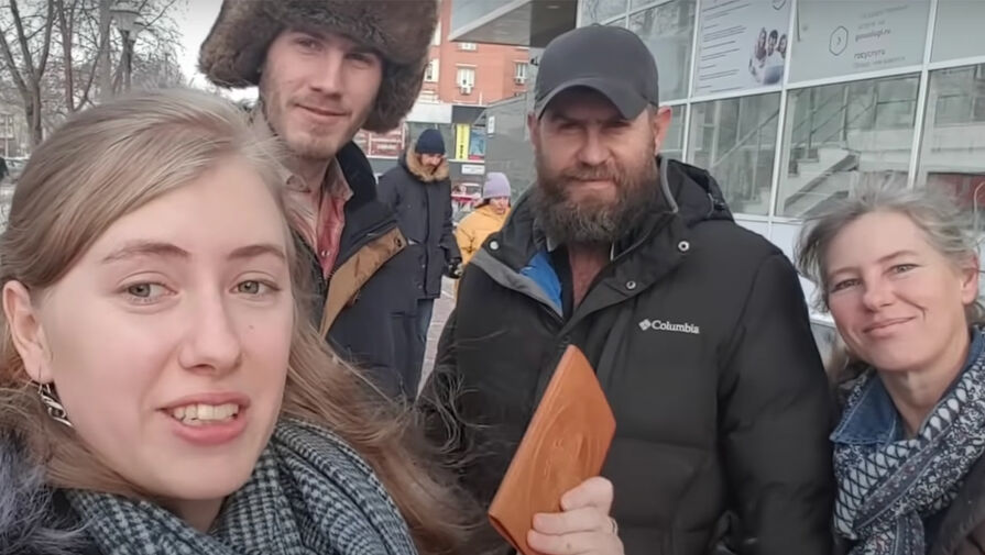 Австралийский блогер Сабрина Хэйр получила вид на жительство в России