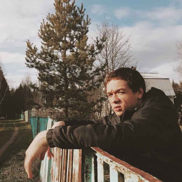 <b>Murda Killa (1993&ndash;2020)</b>
<br><br>
Еще один андеграундный исполнитель, которого не стало в&nbsp;июле 2020&nbsp;года. Обладатель одного из&nbsp;лучших флоу поколения, Murda Killa (Максим Решетников) умер в&nbsp;27 лет от удушья. Причиной могло стать совместное употребление алкоголя и антидепрессантов, также артист страдал от астмы. Труп рэпера обнаружили его друзья, вскрыв квартиру, &ndash; после того, как Решетников несколько дней не выходил на&nbsp;связь.