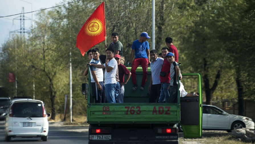 Двое граждан Киргизии ранены осколками в ходе конфликта на киргизско-таджикской границе