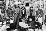 Профессор Альберт Эйнштейн с женой Эльзой и племенем хопи в Гранд-Каньоне, штат Аризона, 1931 год