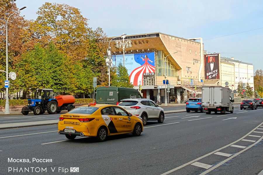 Фото днем с&nbsp;основной камеры (2х)