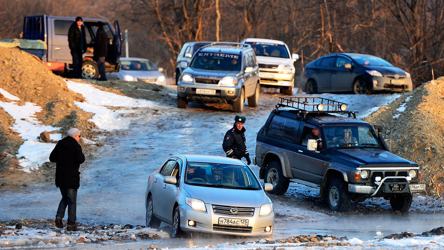 Жители Приморского края объезжают обрушившийся мост на&nbsp;127-м км трассы Владивосток &mdash; Находка через&nbsp;реку Литовку