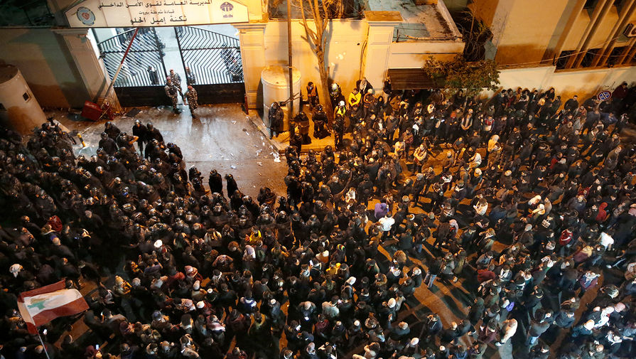 Во время антиправительственных протестов в&nbsp;Бейруте, 15 января 2020 года