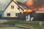Дом горит в населенном пункте Логовушка в Курганской области
