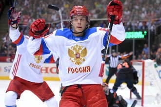 Владислав Наместников (на переднем плане) начал камбэк сборной России в матче с Северной Америкой