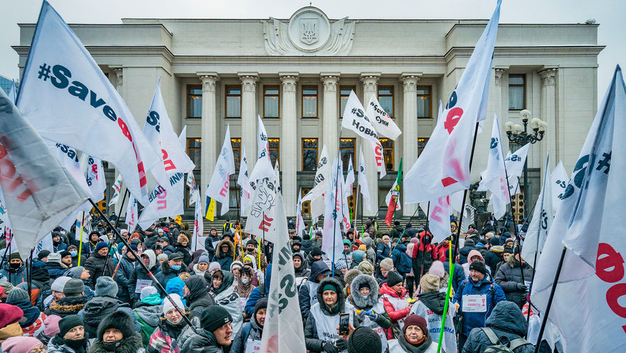 Штурмовавшие Верховную Раду заявили о смерти одного из протестующих
