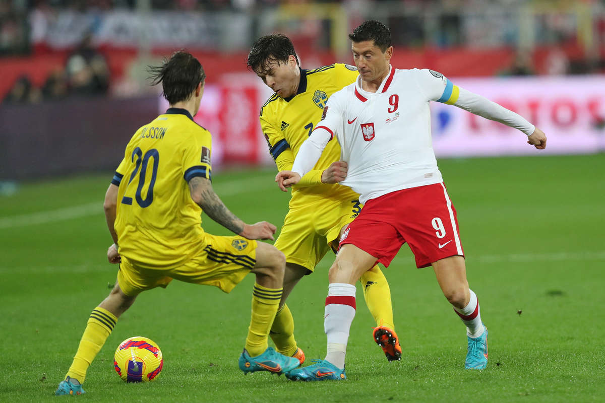 Польша vs швеция. Швеция против польши. Швеция против польши. Сборная швеции 2021. Швеция против польши.