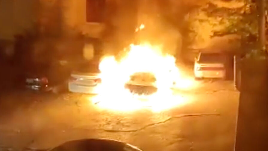 В Севастополе мужчина сжег машину девушки, которая отказалась выйти за него