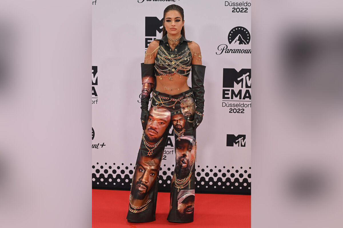 Израильская певица Ноа Кирел пришла на MTV EMA в костюме с изображением  Канье Уэста - Газета.Ru | Новости