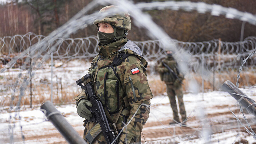 Президент Польши Дуда заявил, что трехсоттысячной армии необходим миллион автоматов