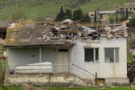 Поврежденный в результате обстрела дом в городе Мардакерт в Нагорном Карабахе