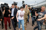 Надежда Савченко в аэропорту Киева 