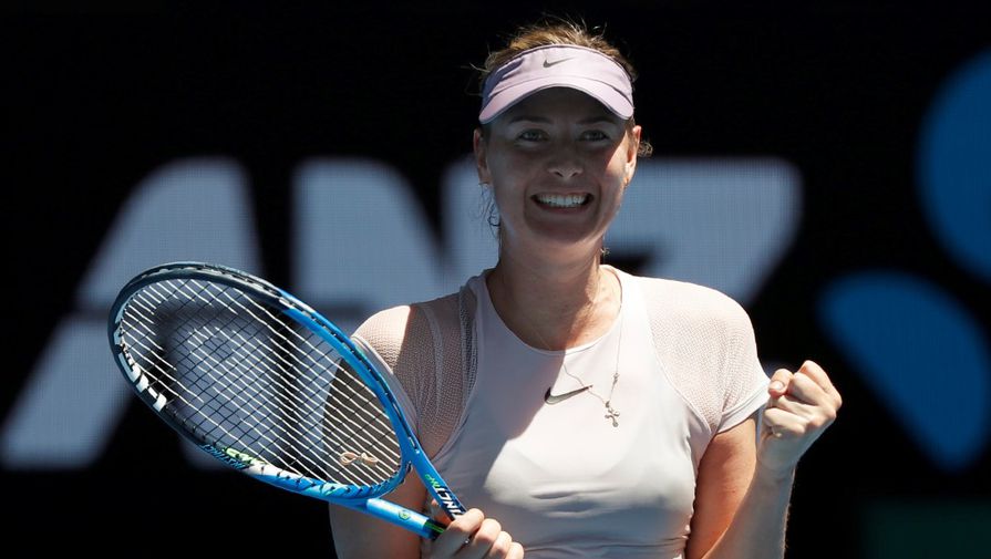 Российская теннисистка Мария Шарапова празднует победу