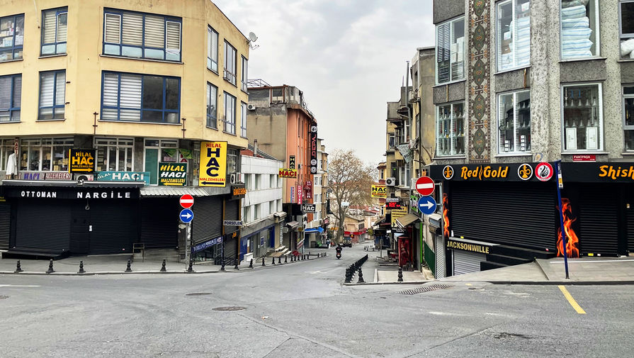 Пустые улицы в Стамбуле, 18 апреля 2021 года