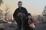 <b>«Последняя поездка» (2009)</b>
<br><br>
Эта австралийская картина получила незаслуженно мало внимания зрителей, но была высоко оценена критиками. Она рассказывает историю мужчины, который едва освободился из тюрьмы — и вновь оказывается в ситуации, когда ему грозит заключение. Он вынужден отправиться в долгое путешествие по австралийской глубинке вместе с сыном-подростком, чтобы спасти себя и его. Как можно понять из названия, поездка эта может оказаться для них последней.
