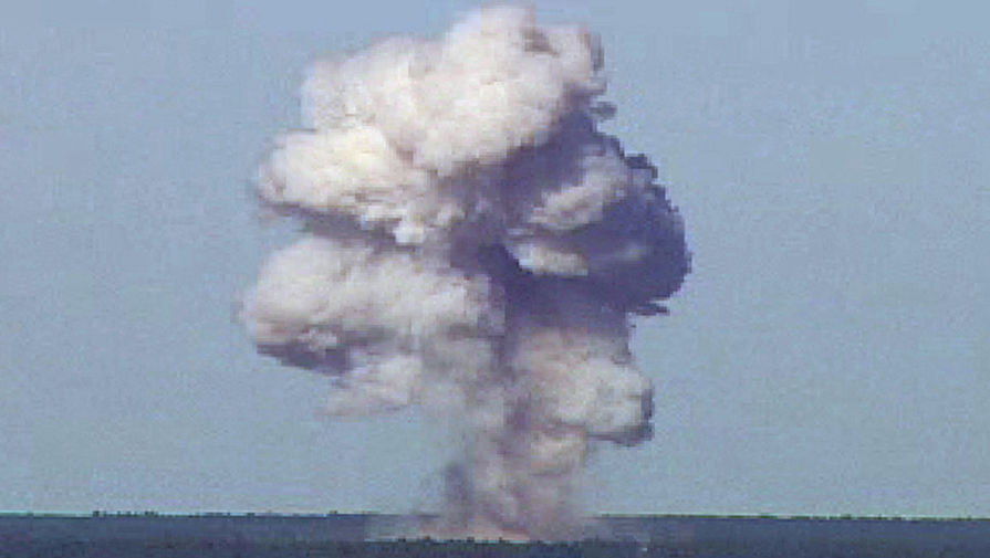 Испытание бомбы GBU-43/B в&nbsp;2003 году
