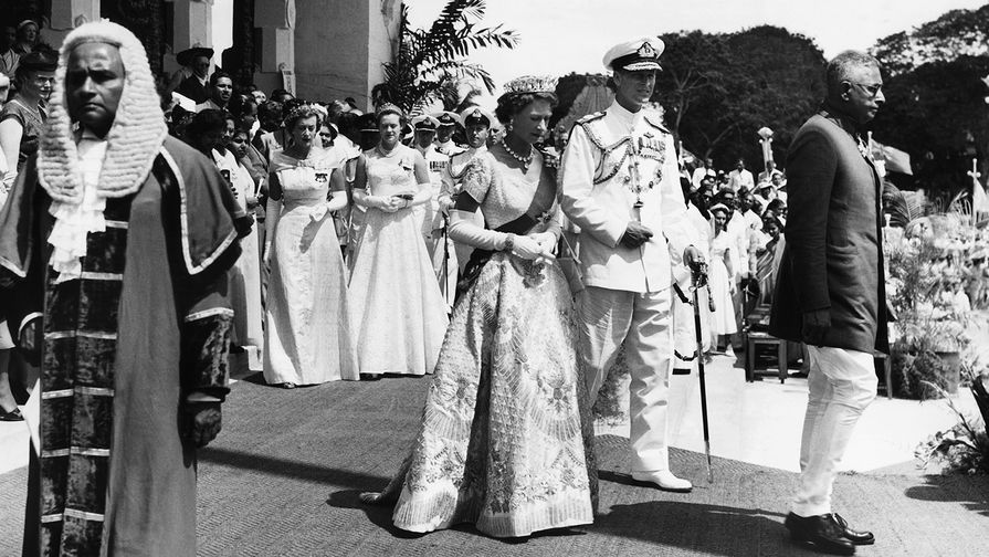 Королева Елизавета II и герцог Эдинбургский Филипп в столице Шри-Ланки Коломбо, 1954 год