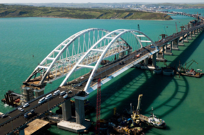 Строительство Крымского моста и автомобильных подходов со стороны Краснодарского края, апрель 2018 года