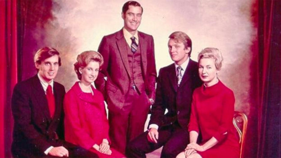 Семейное фото семьи Трамп. Слева направо: Роберт, Элизабет Трамп, Фред и Марианна
