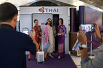 Посетители в тематическом кафе Thai Airways в Бангкоке, сентябрь 2020 года