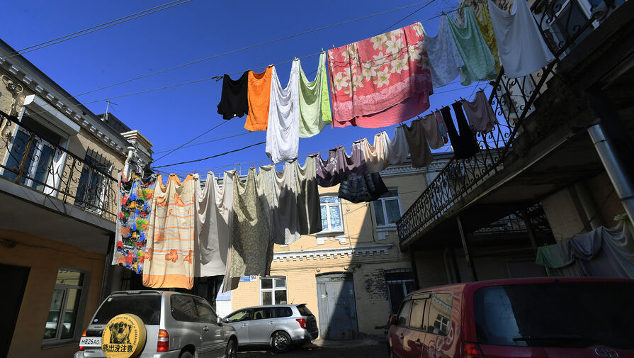 Россиян предупредили о штрафах за сушилки для белья на фасадах домов
