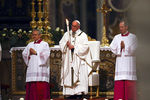 Папа Франциск во время главной пасхальной мессы в Ватикане