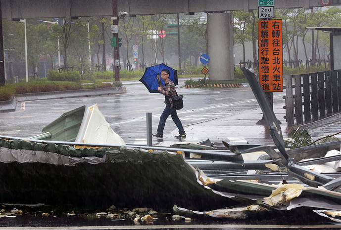 Последствия тайфуна &laquo;Соуделор&raquo; в&nbsp;Тайбэе, Тайвань, 8&nbsp;августа 2015&nbsp;года