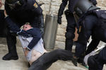 В день референдума в Каталонии в столкновениях с полицией пострадало более 400 человек