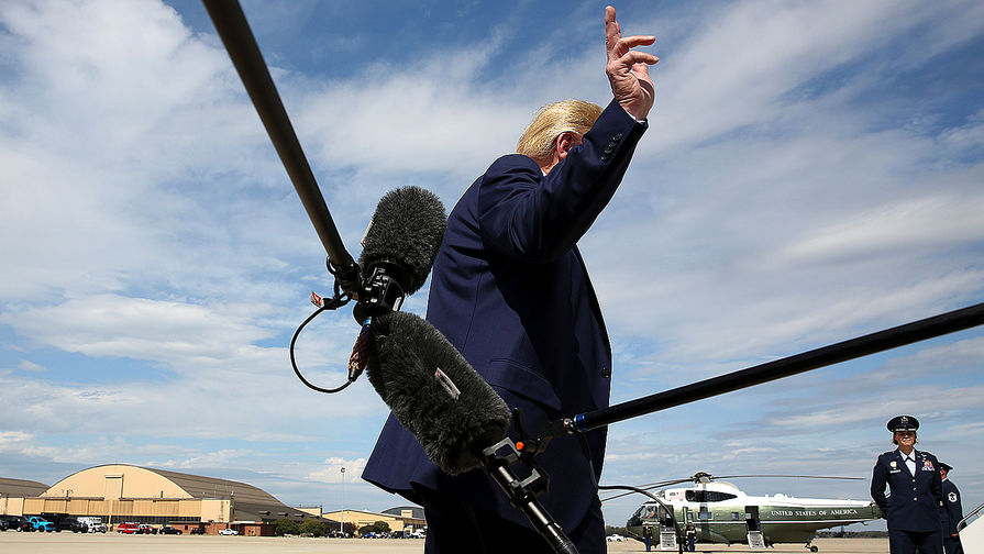 Президент США Дональд Трамп уходит от журналистов на базе Эндрюс, штат Мэриленд, 26 сентября 2019 года