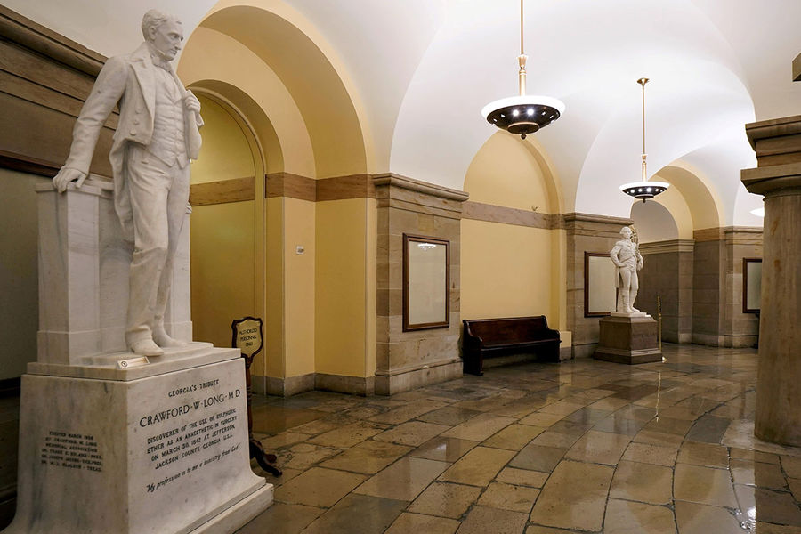 Место в склепе Капитолия США, где раньше стояла статуя генерала Конфедерации Роберта Ли