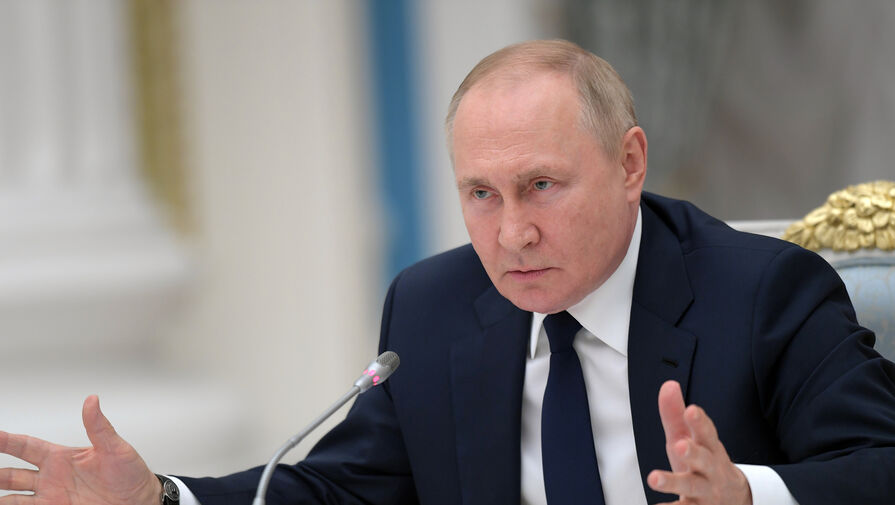 Песков заявил, что Путина нельзя назвать главным пионервожатым России