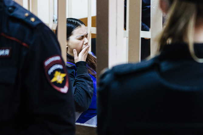 Обвиняемая в убийстве ребенка няня Гюльчехра Бобокулова в Пресненском суде Москвы, март 2016