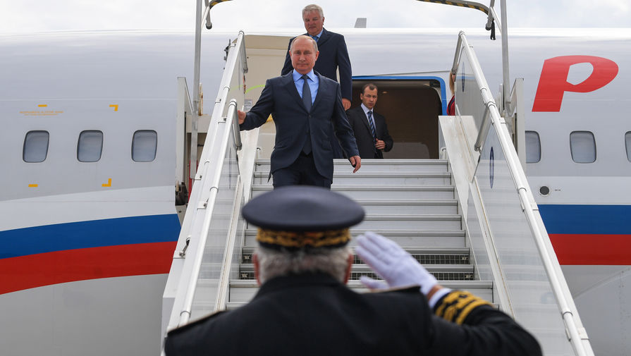 Президент России Владимир Путин на&nbsp;церемонии встречи в&nbsp;аэропорту города Марсель, Франция, 19 августа 2019 года