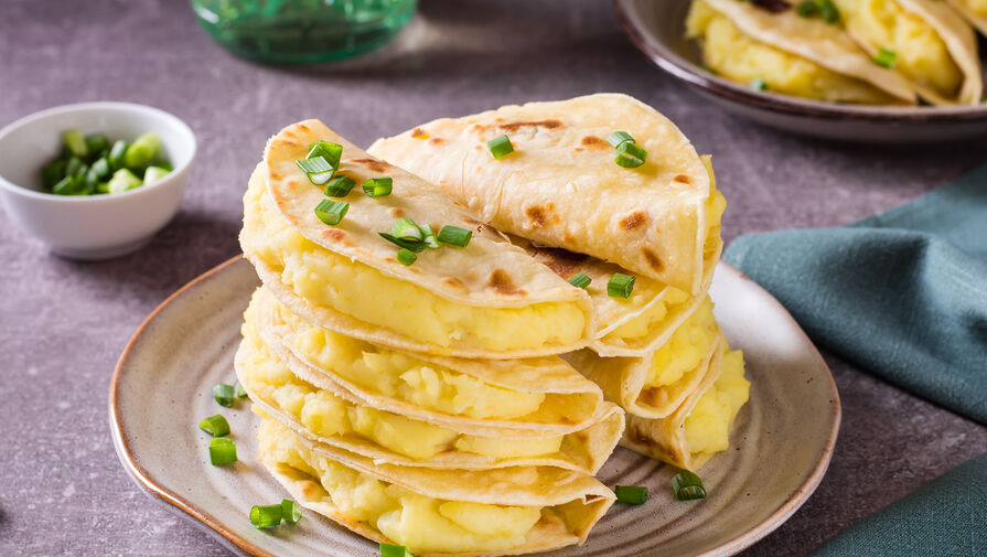 Ведущий Маски признался в любви татарскому блюду кыстыбый