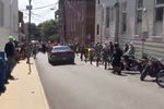Скриншот из видео наезда на пешеходов во время столкновений в Шарлотсвилле, штат Вирджиния, 12 августа 2017 года