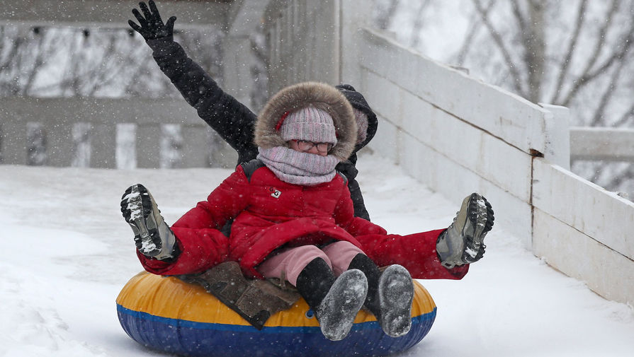 Ледянка VS снегокат: на чем лучше и безопаснее кататься с горки грядущей зимой